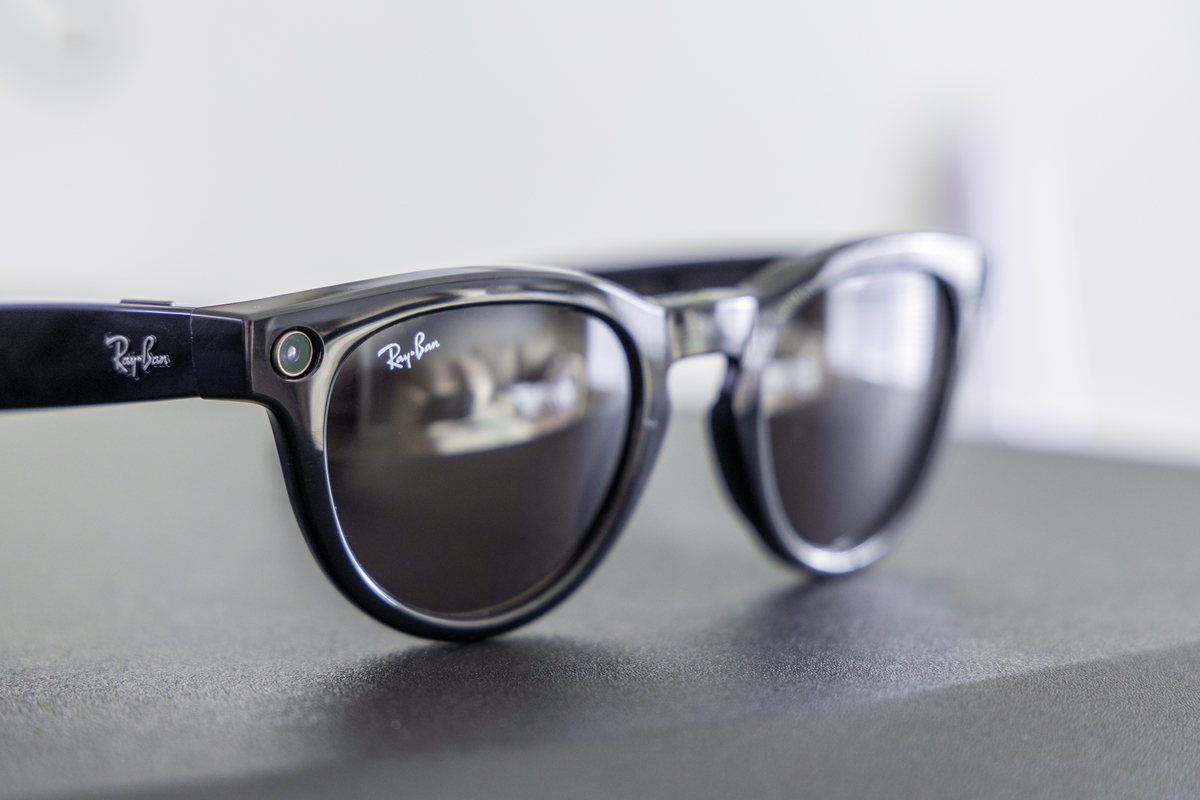 Occhiali smart Ray-Ban Meta: intelligenza artificiale a portata di sguardo Occhiali smart Ray-Ban Meta: intelligenza artificiale a portata di sguardo