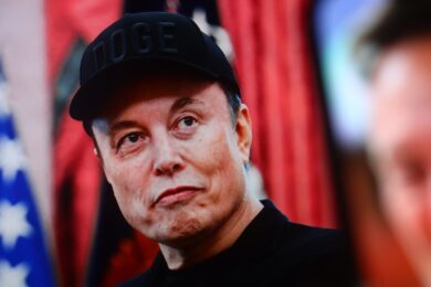 Elon Musk: il progetto dei satelliti per il controllo del clima