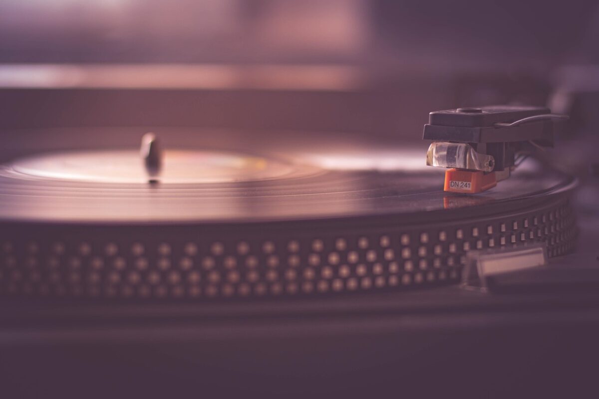 Sony reinventa il giradischi: il vinile incontra il Bluetooth