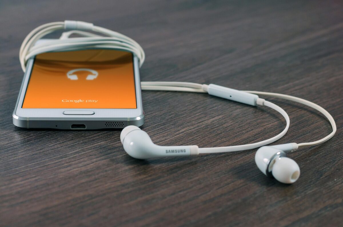Sony LinkBuds Open, la musica si fonde con l’ambiente Sony LinkBuds Open, la musica si fonde con l’ambiente