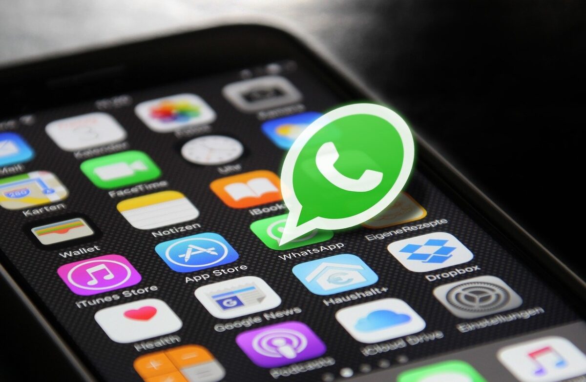 WhatsApp rinnova i gruppi: debutta la condivisione della cronologia recente WhatsApp rinnova i gruppi: debutta la condivisione della cronologia recente