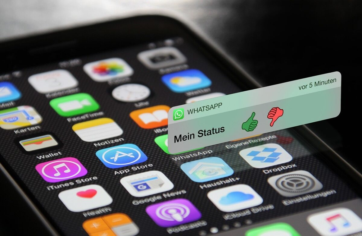 WhatsApp si rinnova: multi-account per una gestione semplificata WhatsApp si rinnova: multi-account per una gestione semplificata
