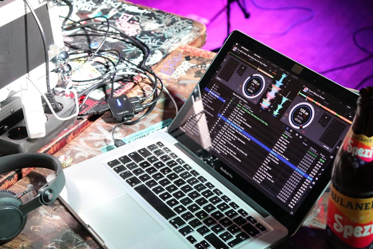Spotify DJ debutta in Italia: l’intelligenza artificiale generativa rivoluziona l’esperienza sonora Spotify DJ debutta in Italia: l’intelligenza artificiale generativa rivoluziona l’esperienza sonora