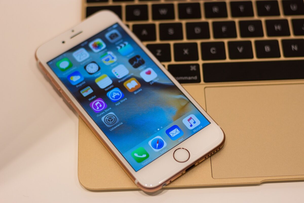 iPhone più costosi in arrivo: perché Apple sta preparando un aumento dei prezzi iPhone più costosi in arrivo: perché Apple sta preparando un aumento dei prezzi