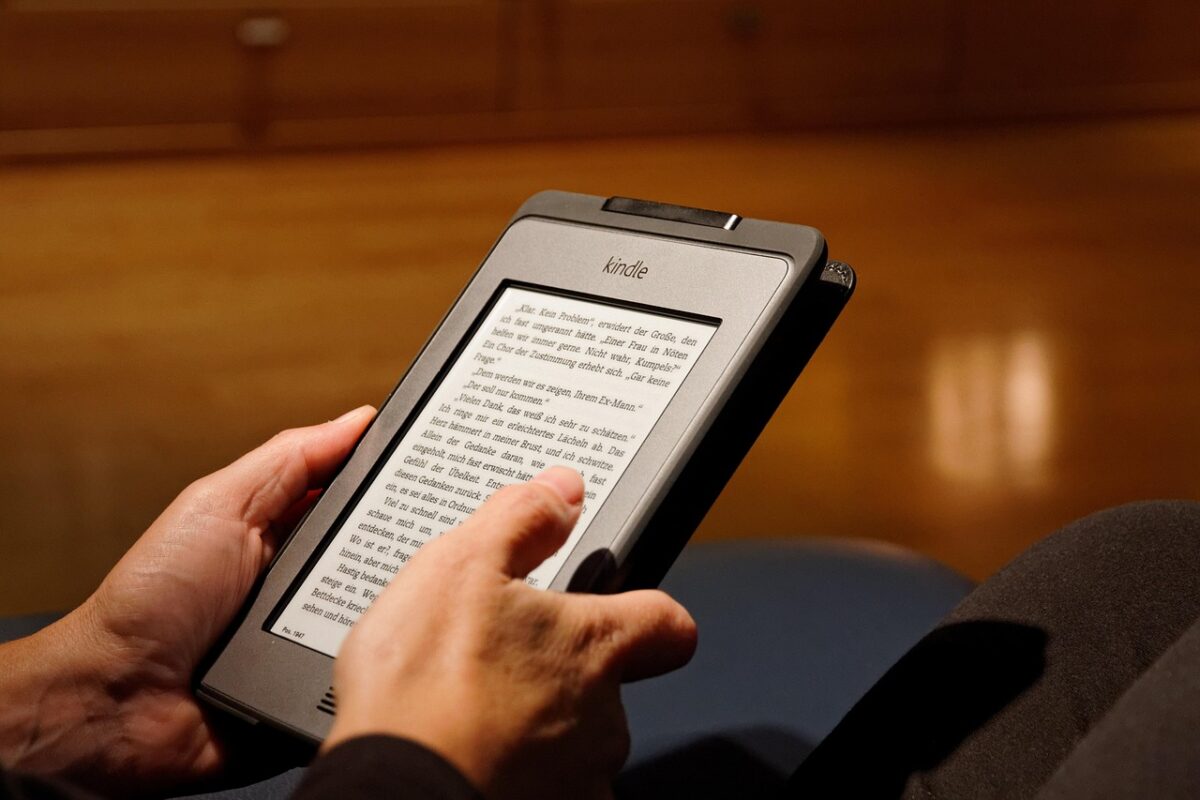 Nuova gamma Amazon Kindle: più compatta, più premium e con il debutto del colore Nuova gamma Amazon Kindle: più compatta, più premium e con il debutto del colore