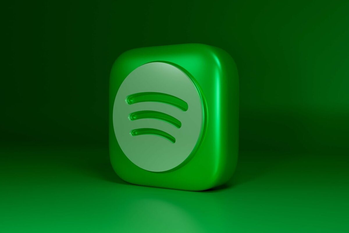 Intrattenimento digitale, tra IA e audiolibri: le nuove mosse di YouTube Music e Spotify